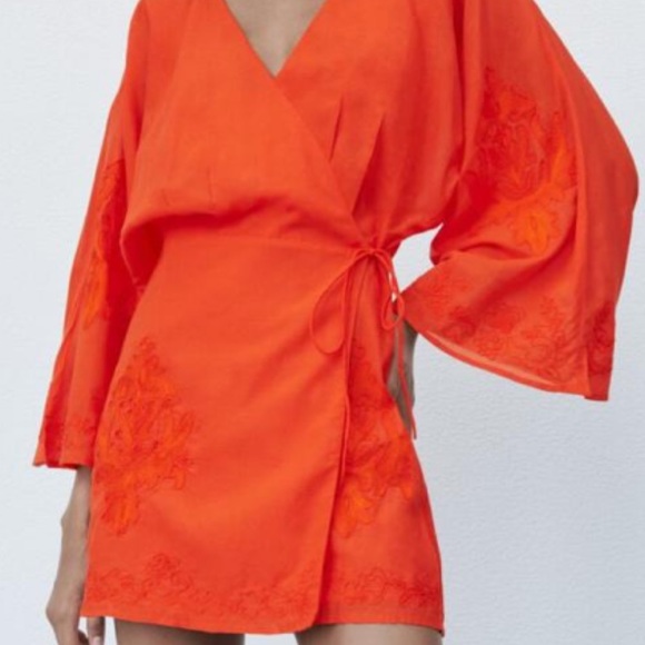 Short embroidered wrap dress - Picture 1 of 2